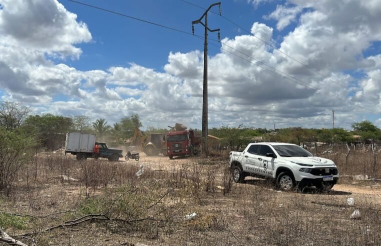 Moradores protestam contra Chesf por derrubada de construções na localidade conhecida como invasão em Paulo Afonso