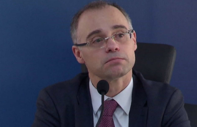 Mendonça dá bronca em advogada em audiência com governador de MT