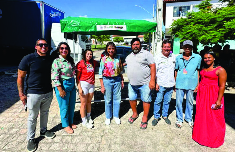 Prefeitura de Glória-BA entrega novas barracas para feirantes e artesãos