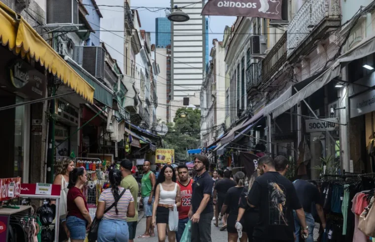 Entenda como a taxa das blusinhas, que pode ser derrubada nesta terça, afeta o varejo